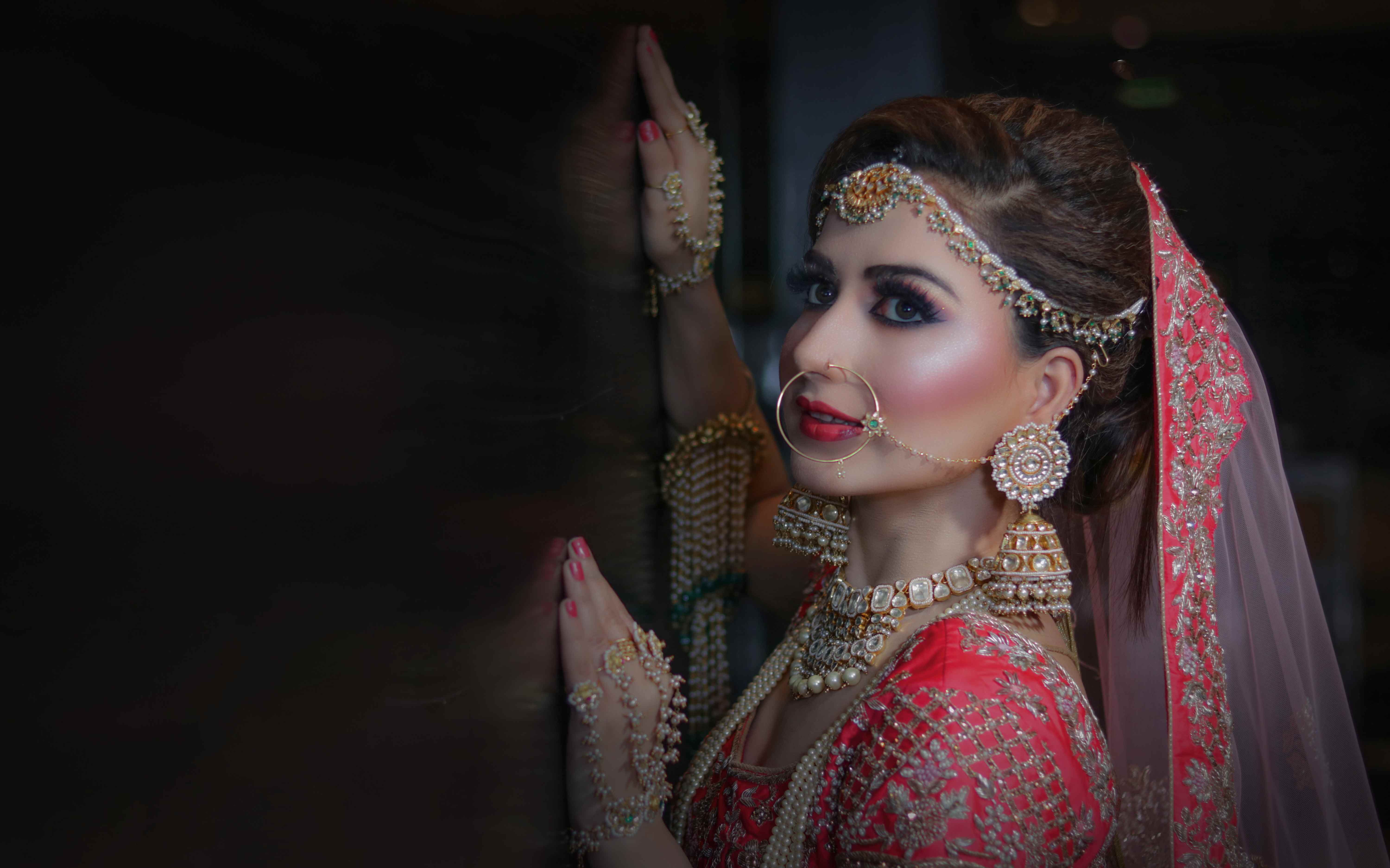Beautiful bride solo portrait by Moonlight Studio
